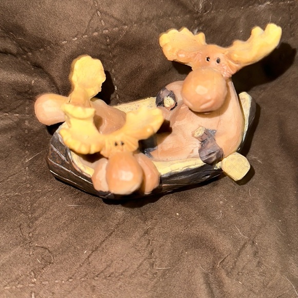 Lipco Moose Dad & Sons in Canoe Figurine - Picture 1 of 4
